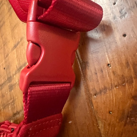 Fabletics Red Belt Bag Fanny Pack Crossbody Adjustable Sporty - Picture 5 of 8